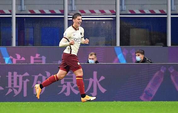 קומבולה חוגג את השער השלישי // צילום: רויטרס